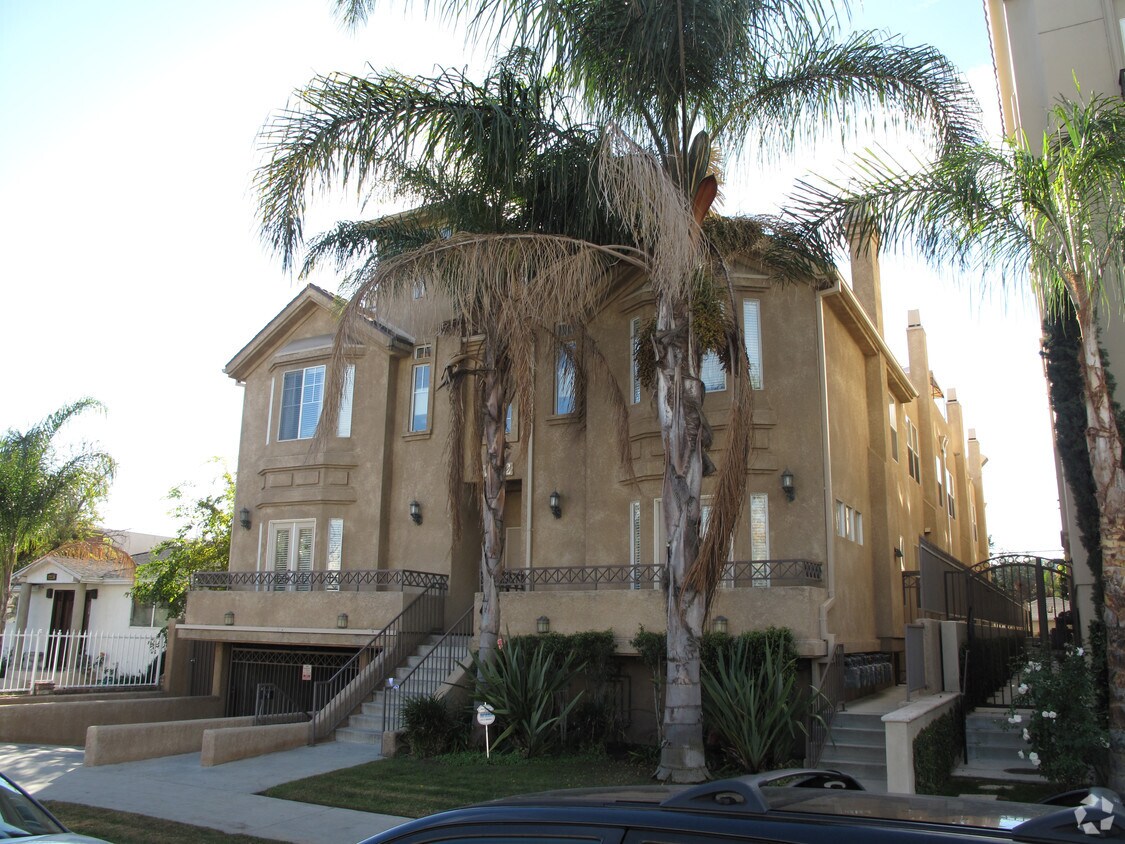 Building Photo - 12242 Moorpark St