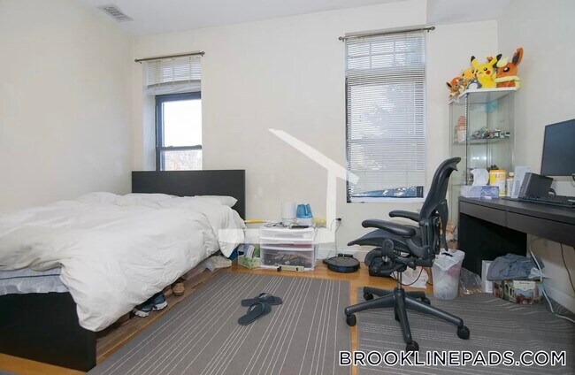 Building Photo - 1801 Beacon St