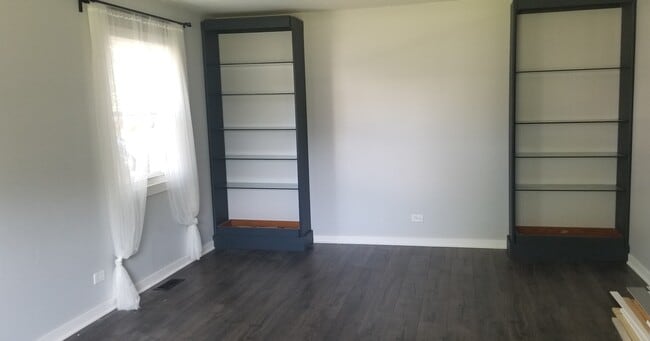 Building Photo - 826 Carnaby Ct