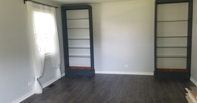 Foto del edificio - 826 Carnaby Ct
