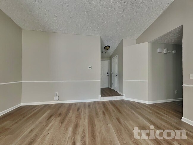 Foto del edificio - 4031 Daylily Way