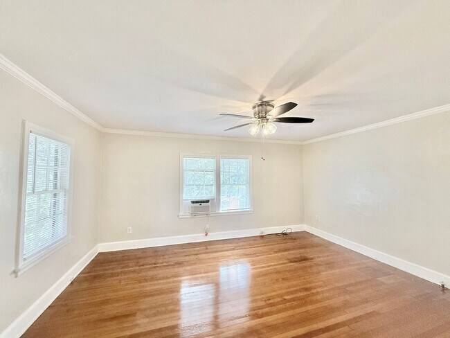 Foto del edificio - 2-Bedroom Duplex