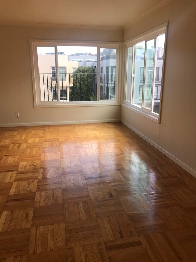 Building Photo - 69 Iris Ave