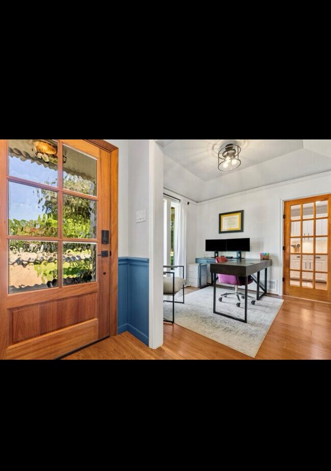 Foto del edificio - 100 N Spring Creek Dr