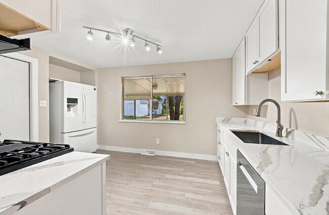 Foto del edificio - $2,579.95 with $300 Off The First Month's Rent, 3 Beds - 2 Bath, Single Family Home in Aurora wit...