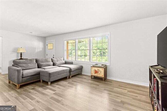 Foto del edificio - 2425 Clifton Springs Rd