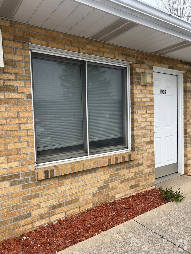 Building Photo - 809 W Cherry Ln