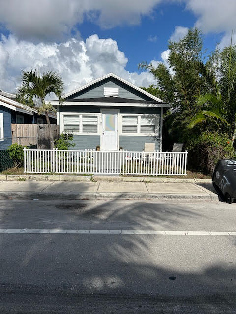 Foto principal - 321 N J St