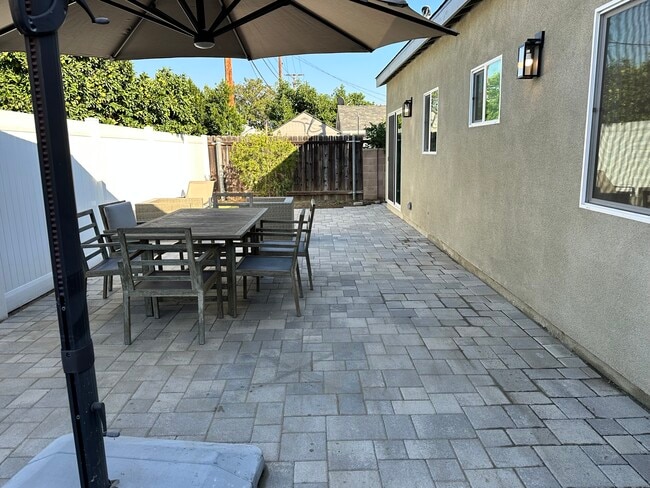 Foto del edificio - 3617 W Victory Blvd