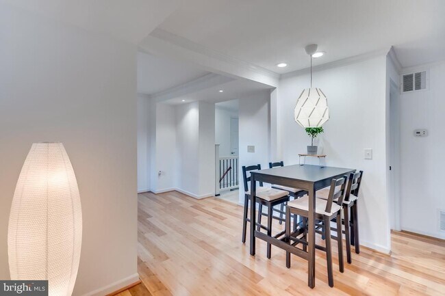 Foto del edificio - 822 Warburton Ln