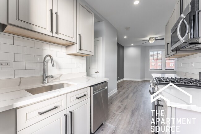 Building Photo - 7622 N Eastlake Ter