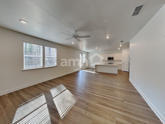 Building Photo - 1409 Aquamarine Dr