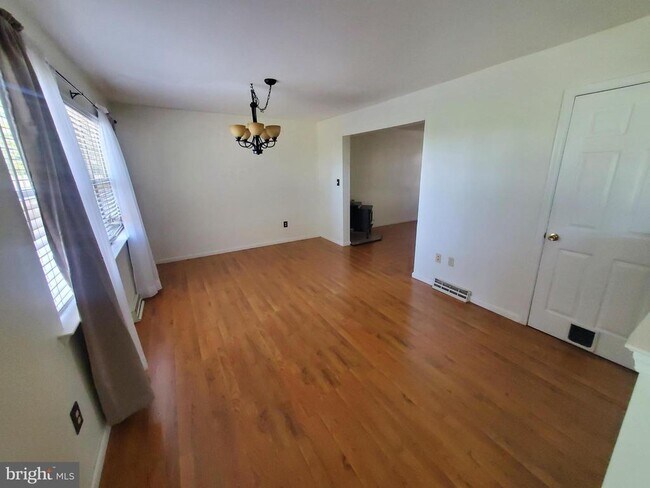 Foto del edificio - 221 N View Rd