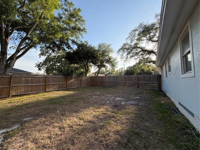 Foto del edificio - 1947 Chenango Ave
