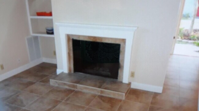 Foto del edificio - 5048 Heatherhill Ln