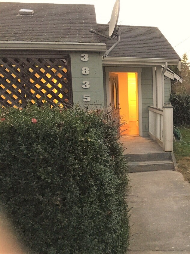 Foto principal - 3835 NE 125th St