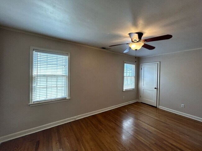 Building Photo - 453 Lytle St