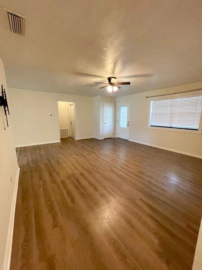 Foto del edificio - 3 bed 2 bath Single Family Home in Port Orange