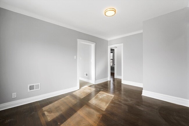 Foto del edificio - 1141 W 81st St
