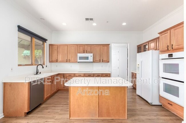 Building Photo - 11429 N 141st St