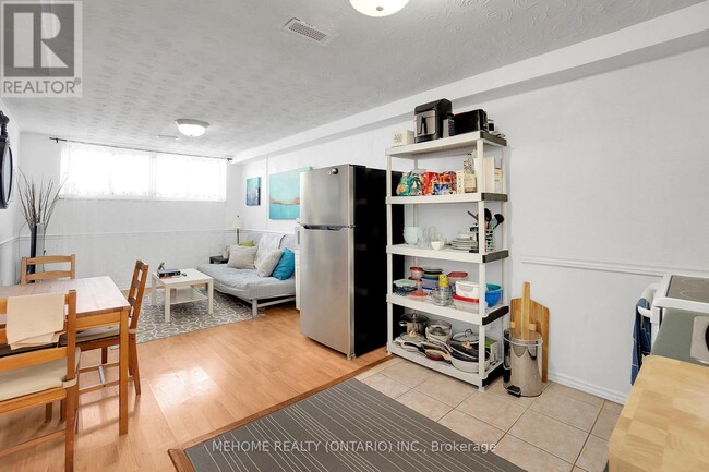 Building Photo - 1508 Sandgate Crescent