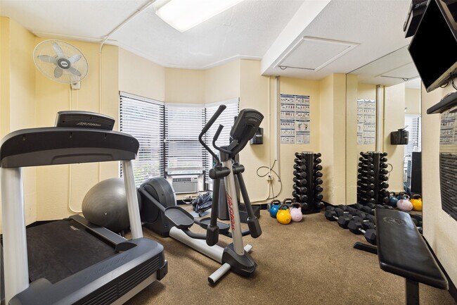 Foto del edificio - 661 Bering Dr