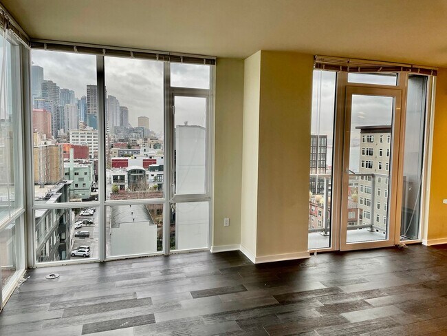 Foto del edificio - VIEWS Beautiful Completely Remodeled Penthouse