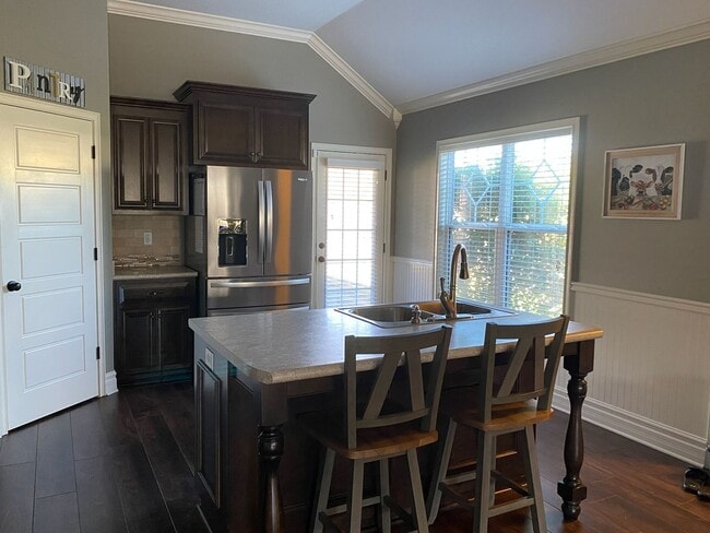 Building Photo - Beautiful 3BD/2BA home located in Glen Lau...