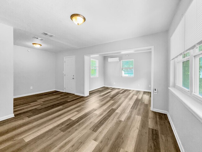 Building Photo - 4823 Donnybrook Ave