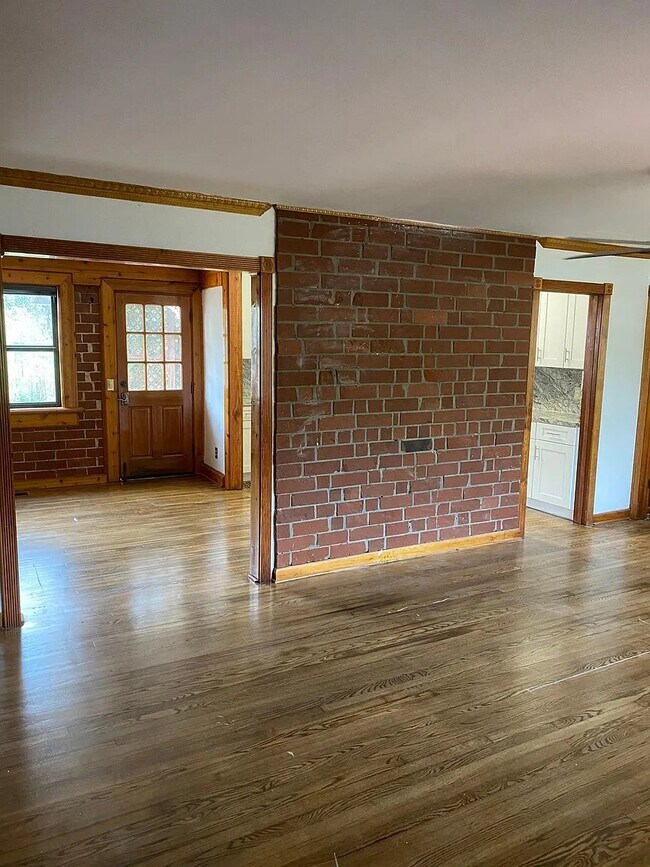 Foto del edificio - 2107 Lou Dr W