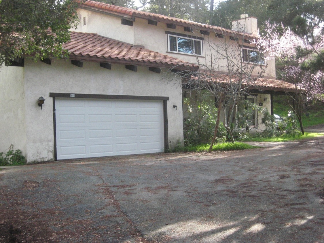 1095 Pacific St Unit 1, Monterey, CA 93940 Room for Rent in Monterey