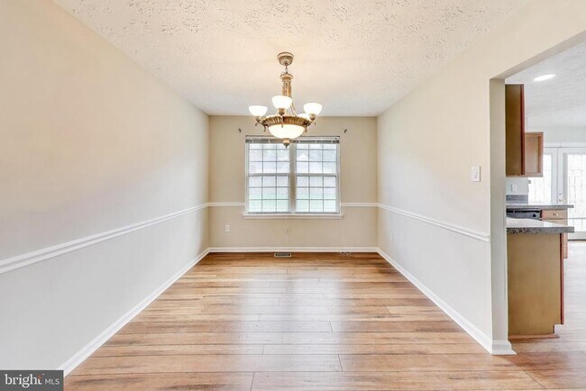 Foto del edificio - 8813 Francesca Dr