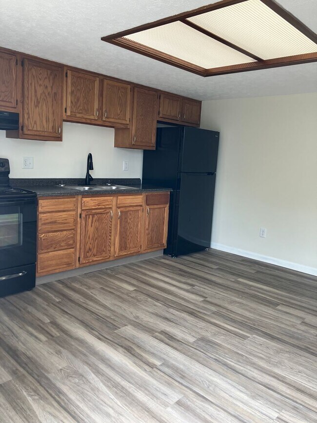 Foto del edificio - Townhome - 2 Bedroom & 1.5 Bath at Troy Cr...