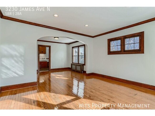 Foto del edificio - Great 5 BR / 1 BA side by side duplex unit