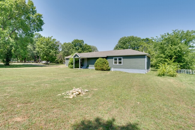 Building Photo - 279 Stones River Rd