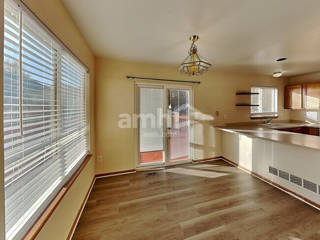 Foto del edificio - 8952 Cloverleaf Cir