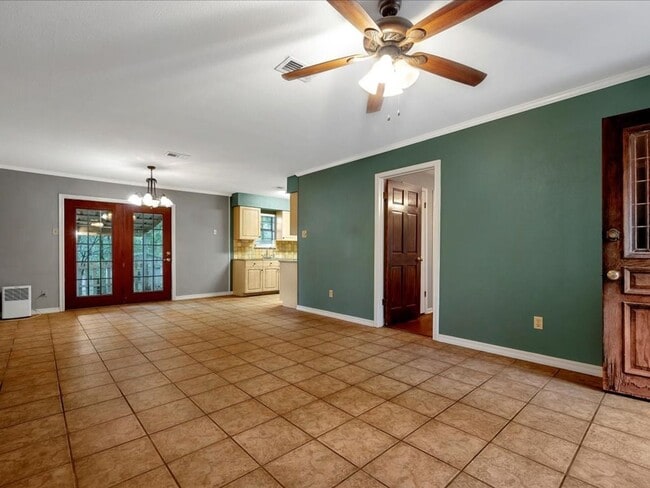 Building Photo - Country Living in Alazan!