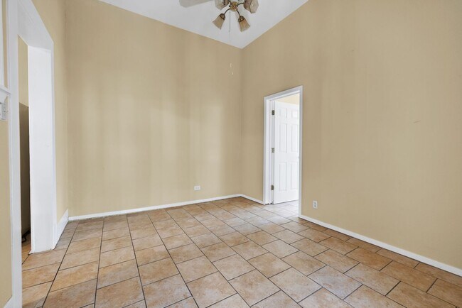 Foto del edificio - Duplex for Rent in the Heart of SA!