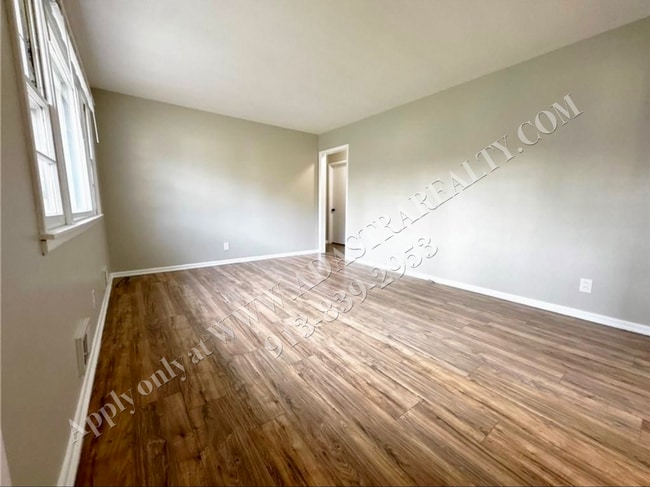 Building Photo - Updated 3 Bed 1 Bath Home In Independence-...