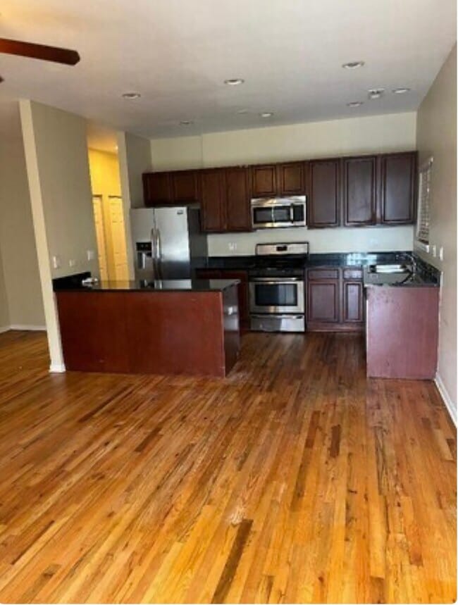 Foto del edificio - 2122 W Madison St