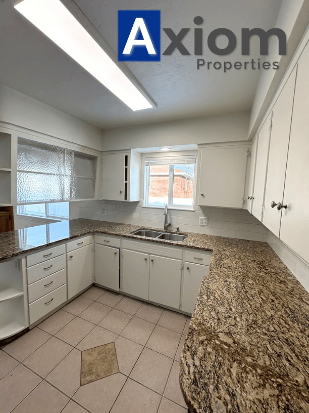 Building Photo - 906 E Elm-A