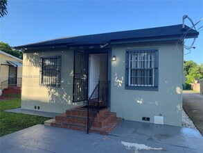 Building Photo - 2500 NW 24th Ave