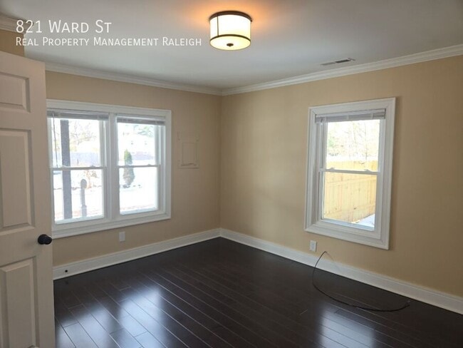 Foto del edificio - 821 Ward St