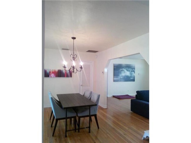 Fotografía del edificio - 951 NE 116th St