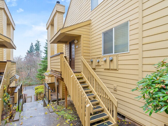 Building Photo - 1621 NE 113th St