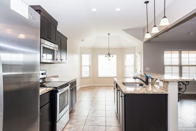Building Photo - 2847 S Cherry Dr