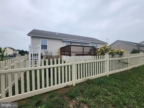 Building Photo - 227 Tather Dr
