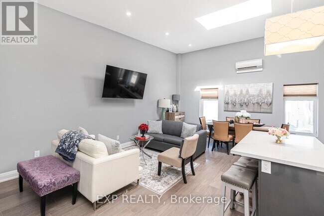 Photo du bâtiment - 5850 Ferry St