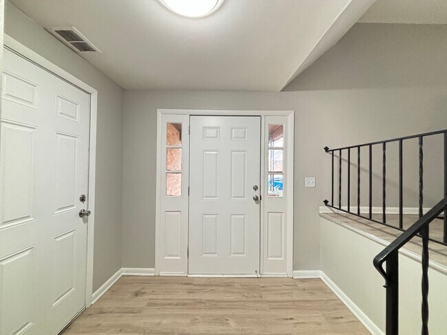 Foto del edificio - Belcourt Home ** COMING SOON! **