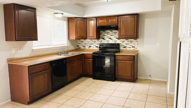 Building Photo - 3127 Glen Spring Dr